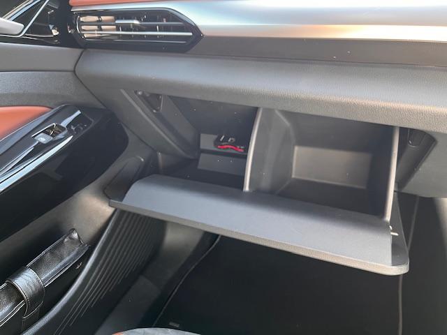 ＩＤ．４ ライト　認定中古車　禁煙車　ワンオーナー　衝突被害軽減ブレーキ　ＬＥＤライト　純正ナビ　ＥＴＣ　ＡＣＣ　レーンアシスト　前後パーキングセンサー　後方死角検知（21枚目）