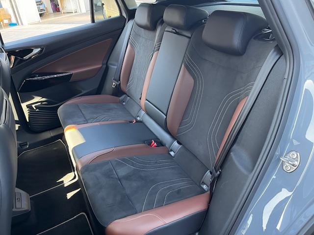 ＩＤ．４ ライト　認定中古車　禁煙車　ワンオーナー　衝突被害軽減ブレーキ　ＬＥＤライト　純正ナビ　ＥＴＣ　ＡＣＣ　レーンアシスト　前後パーキングセンサー　後方死角検知（27枚目）