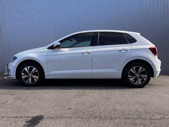 ポロ ＴＳＩコンフォートライン　認定中古車　禁煙車　ワンオーナー　スマートキー　ＡＰＰコネクト　ブルートゥース　ＬＥＤライト　ＵＳＢポート　純正ナビ　バックカメラ　ＥＴＣ　ＴＶチューナー　レーンキープアシスト　前後パーキングセンサー（6枚目）