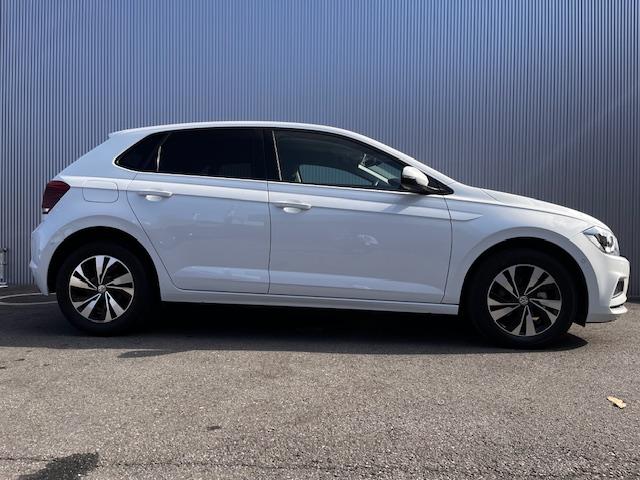 ポロ ＴＳＩコンフォートライン　認定中古車　禁煙車　ワンオーナー　スマートキー　ＡＰＰコネクト　ブルートゥース　ＬＥＤライト　ＵＳＢポート　純正ナビ　バックカメラ　ＥＴＣ　ＴＶチューナー　レーンキープアシスト　前後パーキングセンサー（7枚目）