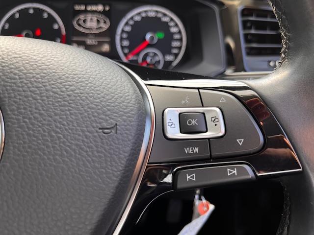 ポロ ＴＳＩコンフォートライン　認定中古車　禁煙車　ワンオーナー　スマートキー　ＡＰＰコネクト　ブルートゥース　ＬＥＤライト　ＵＳＢポート　純正ナビ　バックカメラ　ＥＴＣ　ＴＶチューナー　レーンキープアシスト　前後パーキングセンサー（12枚目）