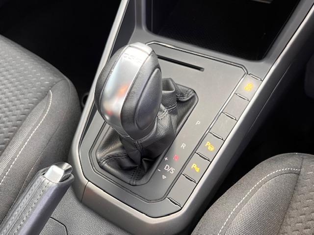 ポロ ＴＳＩコンフォートライン　認定中古車　禁煙車　ワンオーナー　スマートキー　ＡＰＰコネクト　ブルートゥース　ＬＥＤライト　ＵＳＢポート　純正ナビ　バックカメラ　ＥＴＣ　ＴＶチューナー　レーンキープアシスト　前後パーキングセンサー（18枚目）