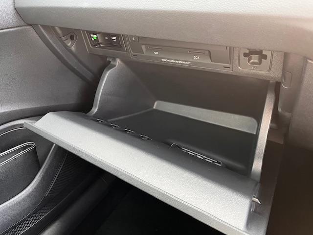 ポロ ＴＳＩコンフォートライン　認定中古車　禁煙車　ワンオーナー　スマートキー　ＡＰＰコネクト　ブルートゥース　ＬＥＤライト　ＵＳＢポート　純正ナビ　バックカメラ　ＥＴＣ　ＴＶチューナー　レーンキープアシスト　前後パーキングセンサー（20枚目）