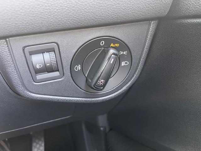 ポロ ＴＳＩコンフォートライン　認定中古車　禁煙車　ワンオーナー　スマートキー　ＡＰＰコネクト　ブルートゥース　ＬＥＤライト　ＵＳＢポート　純正ナビ　バックカメラ　ＥＴＣ　ＴＶチューナー　レーンキープアシスト　前後パーキングセンサー（23枚目）