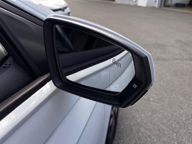 ポロ ＴＳＩコンフォートライン　認定中古車　禁煙車　ワンオーナー　スマートキー　ＡＰＰコネクト　ブルートゥース　ＬＥＤライト　ＵＳＢポート　純正ナビ　バックカメラ　ＥＴＣ　ＴＶチューナー　レーンキープアシスト　前後パーキングセンサー（24枚目）