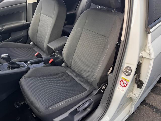 ポロ ＴＳＩコンフォートライン　認定中古車　禁煙車　ワンオーナー　スマートキー　ＡＰＰコネクト　ブルートゥース　ＬＥＤライト　ＵＳＢポート　純正ナビ　バックカメラ　ＥＴＣ　ＴＶチューナー　レーンキープアシスト　前後パーキングセンサー（26枚目）