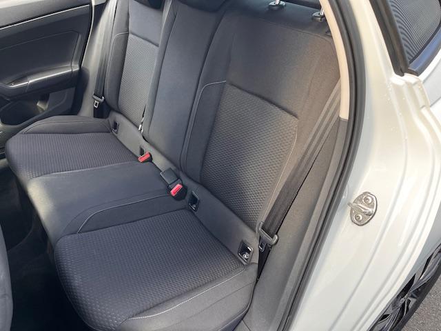 ポロ ＴＳＩコンフォートライン　認定中古車　禁煙車　ワンオーナー　スマートキー　ＡＰＰコネクト　ブルートゥース　ＬＥＤライト　ＵＳＢポート　純正ナビ　バックカメラ　ＥＴＣ　ＴＶチューナー　レーンキープアシスト　前後パーキングセンサー（28枚目）