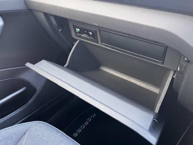 Ｔ－クロス ＴＳＩ　スタイル　認定中古車　新車保証継承　禁煙車　ワンオーナーＬＥＤライト　　バックカメラ　ＥＴＣ　衝突被害軽減ブレーキ　アダプティブクルーズコントロール　後方死角検知　前後パーキングセンサー（18枚目）