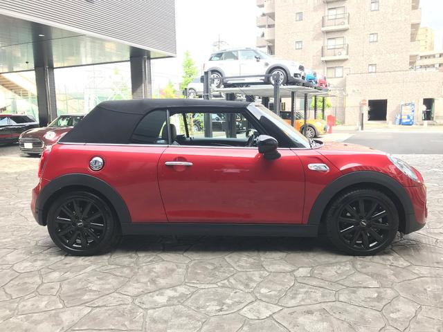 クーパーSコンバーチブル 正規認定中古車 黒本革シート(5枚目)