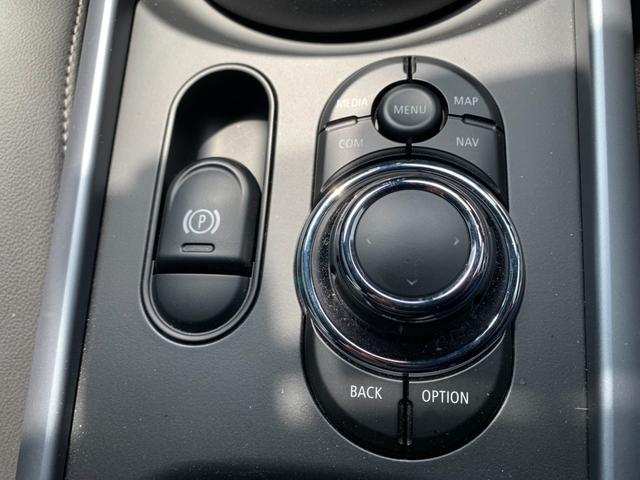 ＭＩＮＩ クーパーＤ　クラブマン　ブリック・レーンエディション　認定中古車　特別仕様専用ルーフカラー・１８インチＡＷ・ボンネットストライプ　タッチ式ＨＤＤナビ　ＬＥＤヘッドライト　バックカメラ　シートヒーター　ＡＣＣ　ＳＯＳコール　Ｄモード　Ｄアシスト（23枚目）