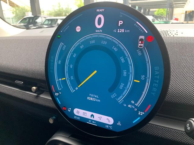 ＭＩＮＩ エースマンＥ　クラシック・トリム　認定中古車　当社元デモカー　純正タッチ式ナビ　全方位カメラ　ヘッドアップディスプレイ　シートヒーター　ＡＣＣ　ＳＯＳコール　インテリジェントセーフティ　Ｐサポート　１８インチＡＷ（6枚目）