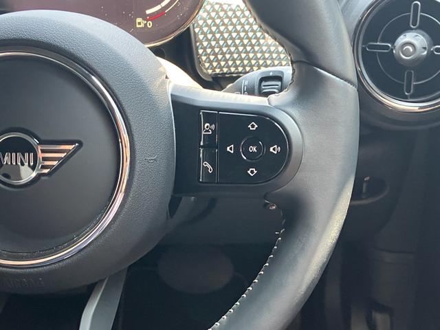 ＭＩＮＩ クーパーＳ　コンバーチブルサイドウォークエディション　認定中古車　特別仕様サイドウォークエディション（専用ソフトトップ・Ｙｏｕｒｓレザーシート・インテリアトリム・ボンネットストライプ・１７インチＡＷ）　ハーマンカードンオーディオ　アップルカープレイ（5枚目）