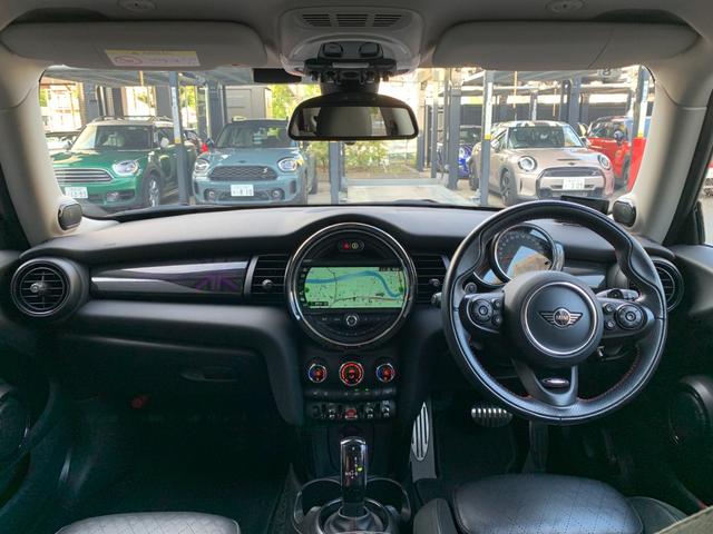 ＭＩＮＩ クーパーＳ　３ドア　認定中古車　ＳＴＵＤＩＯスタイル　タッチ式ＨＤＤナビ　アップルカープレイ（ワイヤレス充電）　ＬＥＤヘッドライト　バックカメラ　ハーマンオーディオ　パドルシフト　ＳＯＳコール　１７インチＡＷ（2枚目）