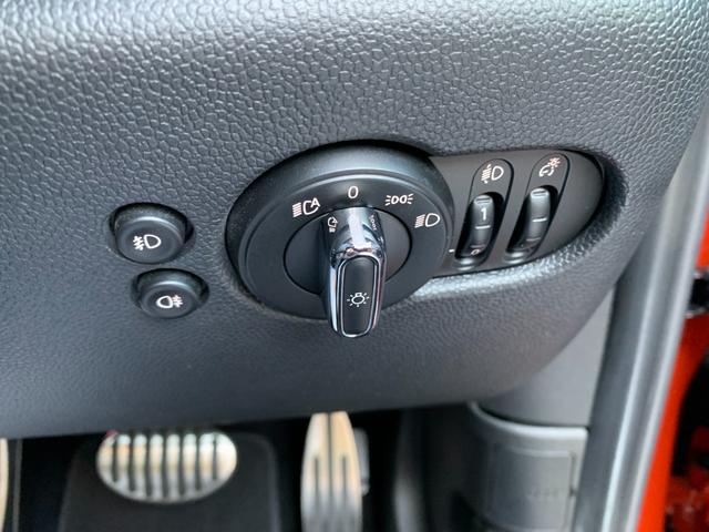 ＭＩＮＩ クーパーＳ　３ドア　認定中古車　ＳＴＵＤＩＯスタイル　タッチ式ＨＤＤナビ　アップルカープレイ（ワイヤレス充電）　ＬＥＤヘッドライト　バックカメラ　ハーマンオーディオ　パドルシフト　ＳＯＳコール　１７インチＡＷ（22枚目）