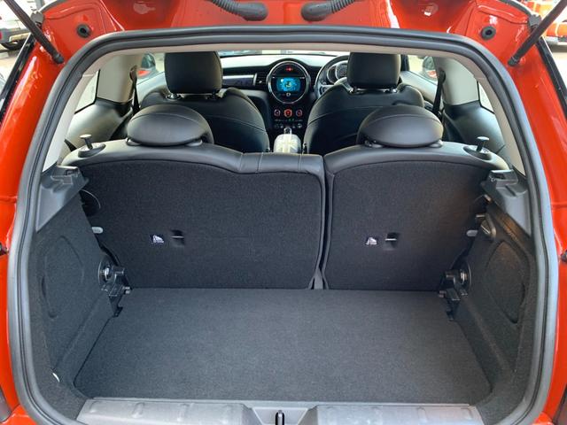 ＭＩＮＩ クーパーＳ　３ドア　認定中古車　ＳＴＵＤＩＯスタイル　タッチ式ＨＤＤナビ　アップルカープレイ（ワイヤレス充電）　ＬＥＤヘッドライト　バックカメラ　ハーマンオーディオ　パドルシフト　ＳＯＳコール　１７インチＡＷ（33枚目）
