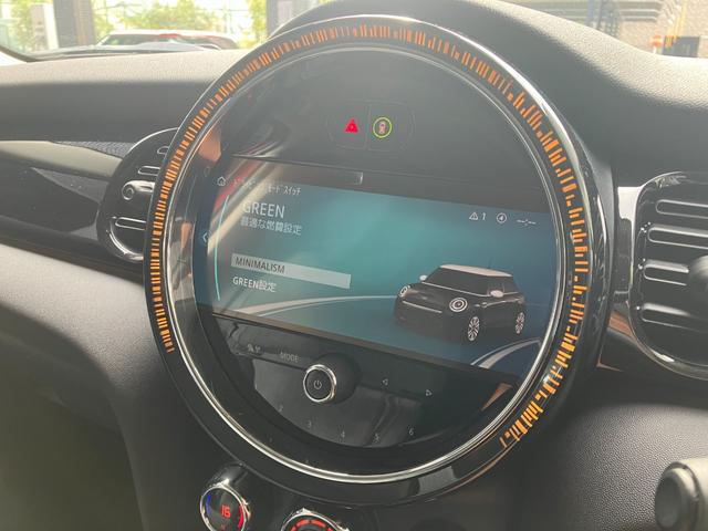 ＭＩＮＩ クーパーＳＤ　クラシック・トリム　５ドア　認定中古車　タッチ式ＨＤＤナビ　ＬＥＤヘッドライト　バックカメラ　ミュージックサーバー機能　ブルートゥース接続　ＡＣＣ　ＳＯＳコール　ボンネットストライプ　ＥＴＣ２．０　１７インチＡＷ（15枚目）