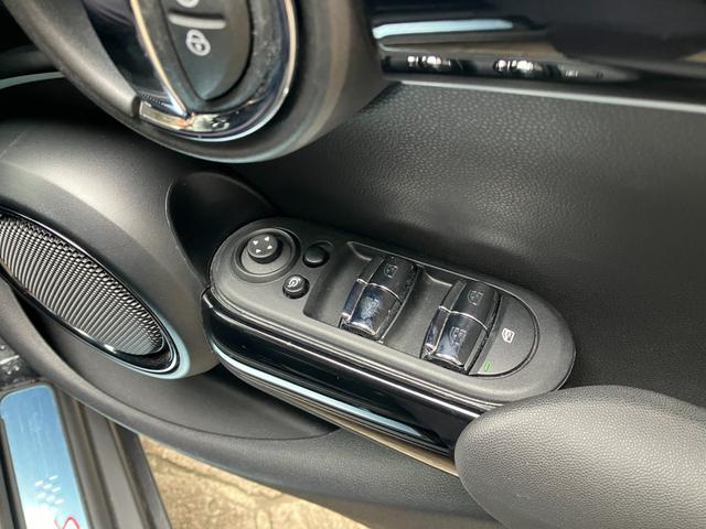 ＭＩＮＩ クーパーＳＤ　クラシック・トリム　５ドア　認定中古車　アップルカープレイ　レザーシート（シートヒーター付）　ＬＥＤヘッドライト　バックカメラ　ＳＯＳコール　ピアノブラック・エクステリア　ＥＴＣ２．０　１７インチＡＷ（7枚目）