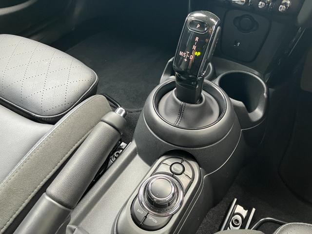 ＭＩＮＩ クーパーＳＤ　クラシック・トリム　５ドア　認定中古車　アップルカープレイ　レザーシート（シートヒーター付）　ＬＥＤヘッドライト　バックカメラ　ＳＯＳコール　ピアノブラック・エクステリア　ＥＴＣ２．０　１７インチＡＷ（16枚目）