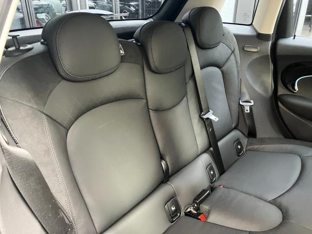 ＭＩＮＩ クーパーＳＤ　クラシック・トリム　５ドア　認定中古車　アップルカープレイ　レザーシート（シートヒーター付）　ＬＥＤヘッドライト　バックカメラ　ＳＯＳコール　ピアノブラック・エクステリア　ＥＴＣ２．０　１７インチＡＷ（25枚目）