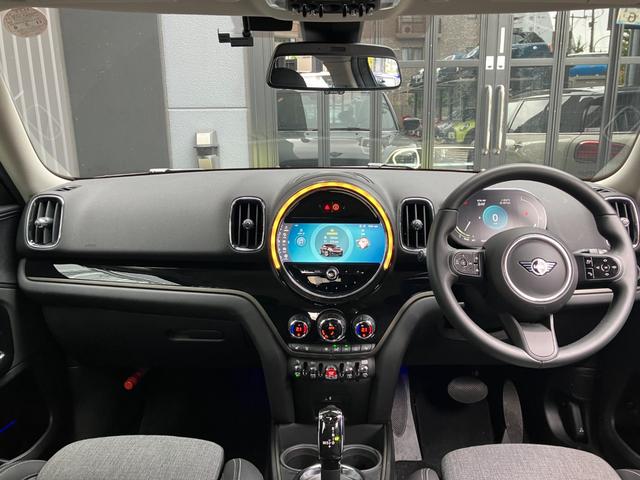 ＭＩＮＩ クーパーＳＤ　クロスオーバー　オール４　認定中古車　ワンオーナー　タッチ式ＨＤＤナビ　ＬＥＤヘッドライト　バックカメラ　シートヒーター　ミュージックサーバー機能　ブルートゥース接続　ＡＣＣ　ＳＯＳコール　ＥＴＣ２．０　１８インチＡＷ（2枚目）