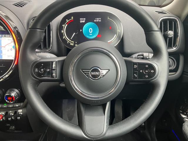 ＭＩＮＩ クーパーＳＤ　クロスオーバー　オール４　認定中古車　ワンオーナー　タッチ式ＨＤＤナビ　ＬＥＤヘッドライト　バックカメラ　シートヒーター　ミュージックサーバー機能　ブルートゥース接続　ＡＣＣ　ＳＯＳコール　ＥＴＣ２．０　１８インチＡＷ（3枚目）