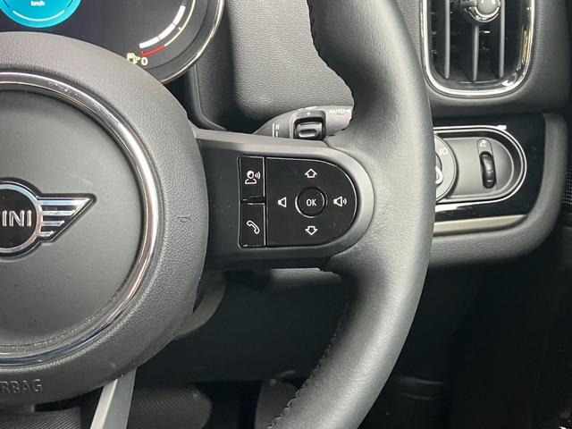 ＭＩＮＩ クーパーＳＤ　クロスオーバー　オール４　認定中古車　ワンオーナー　タッチ式ＨＤＤナビ　ＬＥＤヘッドライト　バックカメラ　シートヒーター　ミュージックサーバー機能　ブルートゥース接続　ＡＣＣ　ＳＯＳコール　ＥＴＣ２．０　１８インチＡＷ（5枚目）
