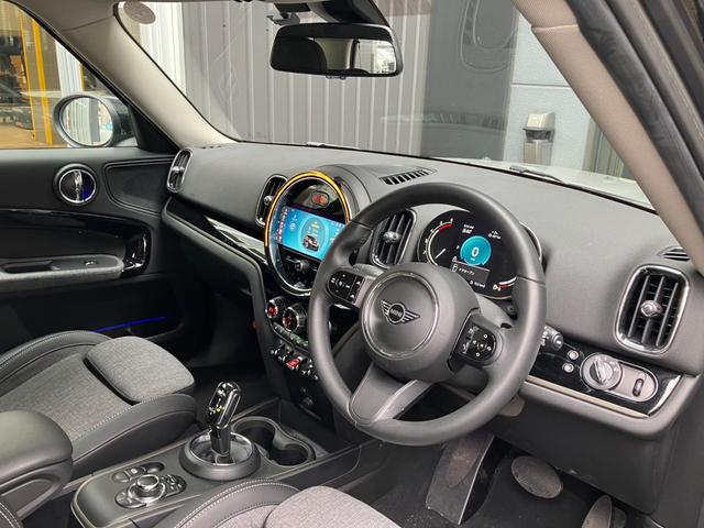 ＭＩＮＩ クーパーＳＤ　クロスオーバー　オール４　認定中古車　ワンオーナー　タッチ式ＨＤＤナビ　ＬＥＤヘッドライト　バックカメラ　シートヒーター　ミュージックサーバー機能　ブルートゥース接続　ＡＣＣ　ＳＯＳコール　ＥＴＣ２．０　１８インチＡＷ（17枚目）