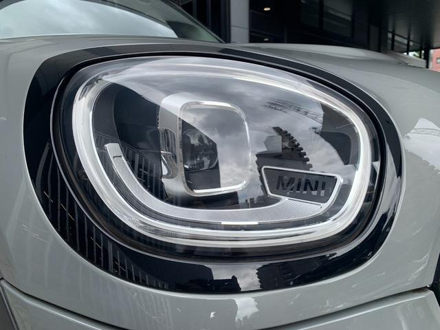 ＭＩＮＩ クーパーＳＤ　クロスオーバー　オール４　認定中古車　ワンオーナー　タッチ式ＨＤＤナビ　ＬＥＤヘッドライト　バックカメラ　シートヒーター　ミュージックサーバー機能　ブルートゥース接続　ＡＣＣ　ＳＯＳコール　ＥＴＣ２．０　１８インチＡＷ（22枚目）