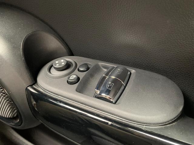 ＭＩＮＩ クーパー　カムデン・エディション　３ドア　認定中古車　アップルカープレイ　ＬＥＤヘッドライト　バックカメラ　ピアノブラック・エクステリア　シートヒーター　ＡＣＣ　ＳＯＳコール　ブルートゥース接続　専用サイドスカットル　１７インチＡＷ（9枚目）