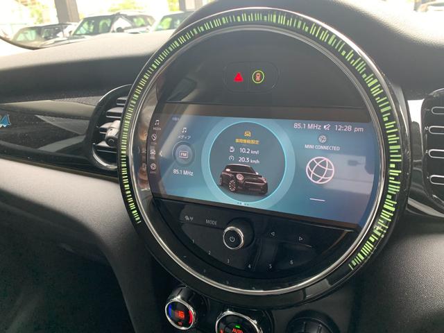 ＭＩＮＩ クーパー　カムデン・エディション　３ドア　認定中古車　アップルカープレイ　ＬＥＤヘッドライト　バックカメラ　ピアノブラック・エクステリア　シートヒーター　ＡＣＣ　ＳＯＳコール　ブルートゥース接続　専用サイドスカットル　１７インチＡＷ（10枚目）