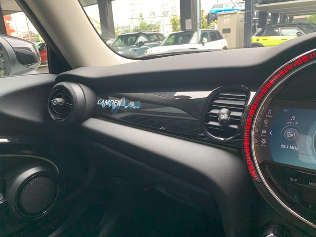 ＭＩＮＩ クーパー　カムデン・エディション　３ドア　認定中古車　アップルカープレイ　ＬＥＤヘッドライト　バックカメラ　ピアノブラック・エクステリア　シートヒーター　ＡＣＣ　ＳＯＳコール　ブルートゥース接続　専用サイドスカットル　１７インチＡＷ（17枚目）