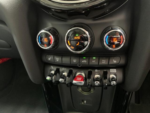 ＭＩＮＩ クーパー　カムデン・エディション　３ドア　認定中古車　アップルカープレイ　ＬＥＤヘッドライト　バックカメラ　ピアノブラック・エクステリア　シートヒーター　ＡＣＣ　ＳＯＳコール　ブルートゥース接続　専用サイドスカットル　１７インチＡＷ（18枚目）