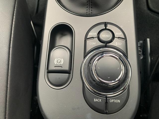 ＭＩＮＩ クーパー　カムデン・エディション　３ドア　認定中古車　アップルカープレイ　ＬＥＤヘッドライト　バックカメラ　ピアノブラック・エクステリア　シートヒーター　ＡＣＣ　ＳＯＳコール　ブルートゥース接続　専用サイドスカットル　１７インチＡＷ（23枚目）
