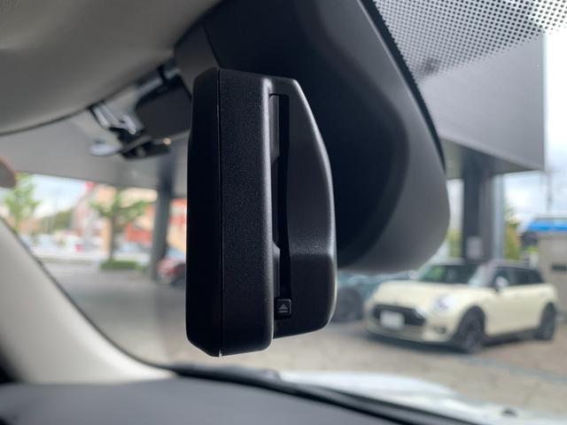 ＭＩＮＩ クーパー　カムデン・エディション　３ドア　認定中古車　アップルカープレイ　ＬＥＤヘッドライト　バックカメラ　ピアノブラック・エクステリア　シートヒーター　ＡＣＣ　ＳＯＳコール　ブルートゥース接続　専用サイドスカットル　１７インチＡＷ（24枚目）