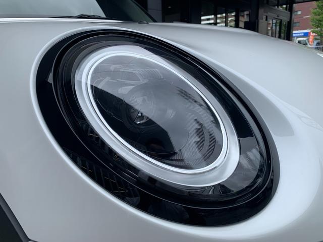 ＭＩＮＩ クーパー　カムデン・エディション　３ドア　認定中古車　アップルカープレイ　ＬＥＤヘッドライト　バックカメラ　ピアノブラック・エクステリア　シートヒーター　ＡＣＣ　ＳＯＳコール　ブルートゥース接続　専用サイドスカットル　１７インチＡＷ（33枚目）
