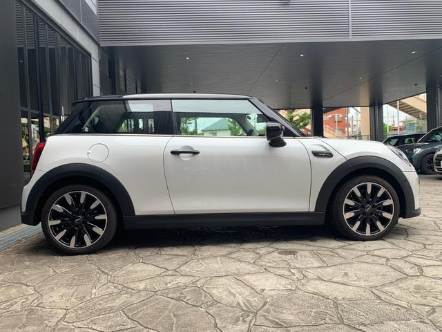 ＭＩＮＩ クーパー　カムデン・エディション　３ドア　認定中古車　アップルカープレイ　ＬＥＤヘッドライト　バックカメラ　ピアノブラック・エクステリア　シートヒーター　ＡＣＣ　ＳＯＳコール　ブルートゥース接続　専用サイドスカットル　１７インチＡＷ（39枚目）
