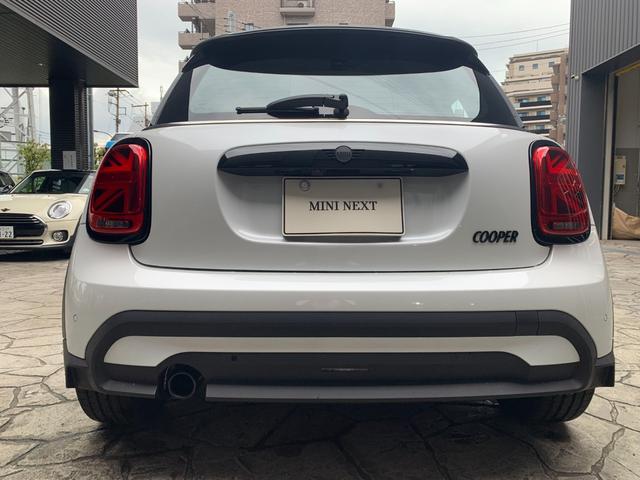 ＭＩＮＩ クーパー　カムデン・エディション　３ドア　認定中古車　アップルカープレイ　ＬＥＤヘッドライト　バックカメラ　ピアノブラック・エクステリア　シートヒーター　ＡＣＣ　ＳＯＳコール　ブルートゥース接続　専用サイドスカットル　１７インチＡＷ（41枚目）
