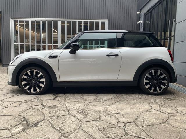 ＭＩＮＩ クーパー　カムデン・エディション　３ドア　認定中古車　アップルカープレイ　ＬＥＤヘッドライト　バックカメラ　ピアノブラック・エクステリア　シートヒーター　ＡＣＣ　ＳＯＳコール　ブルートゥース接続　専用サイドスカットル　１７インチＡＷ（43枚目）