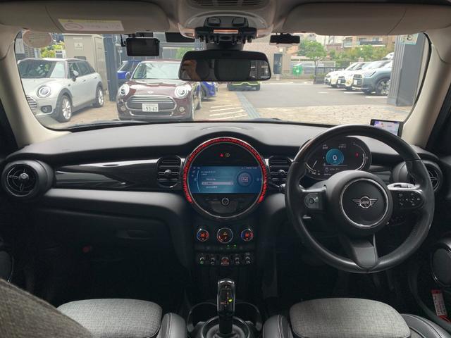 ＭＩＮＩ クーパーＳＤ　クラシック・トリム　５ドア　認定中古車　タッチ式ＨＤＤナビ　ＬＥＤヘッドライト　バックカメラ　クロスレザーシート　ミュージックサーバー機能　ブルートゥース接続　ＳＯＳコール　ＥＴＣ２．０　１７インチＡＷ（2枚目）