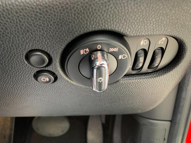 ＭＩＮＩ クーパーＳＤ　クラシック・トリム　５ドア　認定中古車　タッチ式ＨＤＤナビ　ＬＥＤヘッドライト　バックカメラ　クロスレザーシート　ミュージックサーバー機能　ブルートゥース接続　ＳＯＳコール　ＥＴＣ２．０　１７インチＡＷ（16枚目）