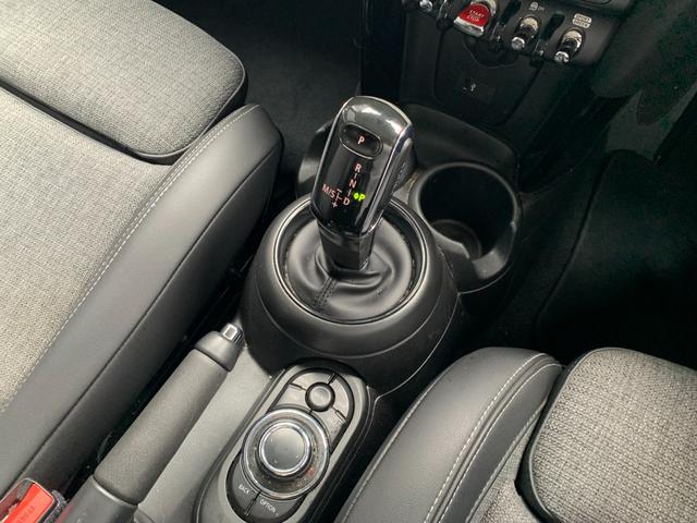 ＭＩＮＩ クーパーＳＤ　クラシック・トリム　５ドア　認定中古車　タッチ式ＨＤＤナビ　ＬＥＤヘッドライト　バックカメラ　クロスレザーシート　ミュージックサーバー機能　ブルートゥース接続　ＳＯＳコール　ＥＴＣ２．０　１７インチＡＷ（20枚目）
