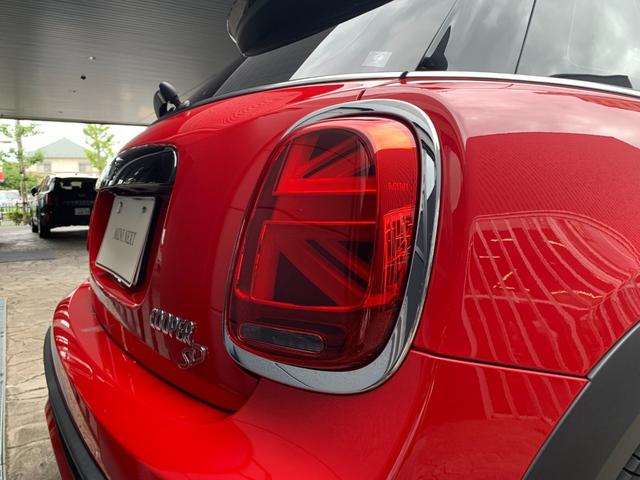 ＭＩＮＩ クーパーＳＤ　クラシック・トリム　５ドア　認定中古車　タッチ式ＨＤＤナビ　ＬＥＤヘッドライト　バックカメラ　クロスレザーシート　ミュージックサーバー機能　ブルートゥース接続　ＳＯＳコール　ＥＴＣ２．０　１７インチＡＷ（32枚目）