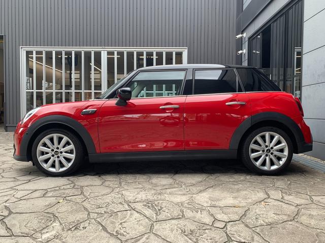 ＭＩＮＩ クーパーＳＤ　クラシック・トリム　５ドア　認定中古車　タッチ式ＨＤＤナビ　ＬＥＤヘッドライト　バックカメラ　クロスレザーシート　ミュージックサーバー機能　ブルートゥース接続　ＳＯＳコール　ＥＴＣ２．０　１７インチＡＷ（41枚目）