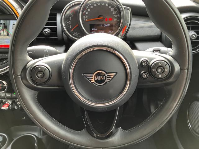 MINI クーパーD 5ドア 認定中古車 ワンオーナー タッチ式HDDナビ LEDヘッドライト バックカメラ ミュージックサーバー機能 ブルートゥース接続 SOSコール シートヒーター ボンネットストライプ 15インチAW(3枚目)