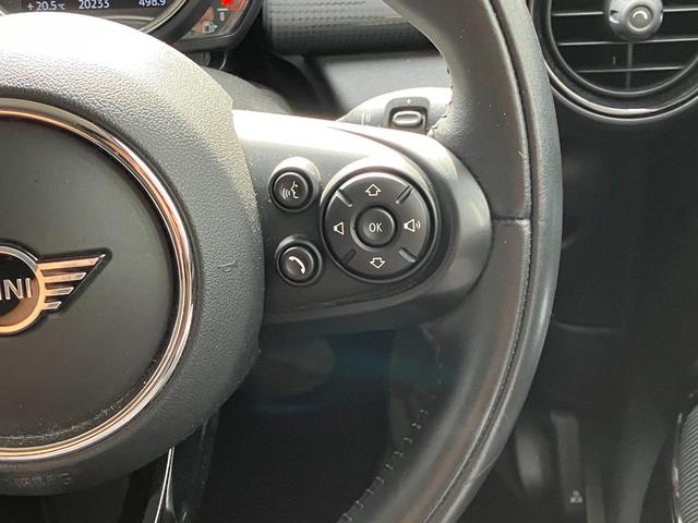 MINI クーパーD 5ドア 認定中古車 ワンオーナー タッチ式HDDナビ LEDヘッドライト バックカメラ ミュージックサーバー機能 ブルートゥース接続 SOSコール シートヒーター ボンネットストライプ 15インチAW(5枚目)