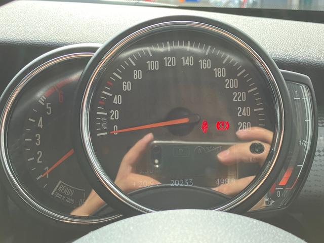 MINI クーパーD 5ドア 認定中古車 ワンオーナー タッチ式HDDナビ LEDヘッドライト バックカメラ ミュージックサーバー機能 ブルートゥース接続 SOSコール シートヒーター ボンネットストライプ 15インチAW(6枚目)