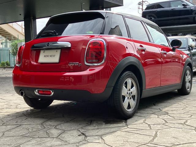 MINI クーパーD 5ドア 認定中古車 ワンオーナー タッチ式HDDナビ LEDヘッドライト バックカメラ ミュージックサーバー機能 ブルートゥース接続 SOSコール シートヒーター ボンネットストライプ 15インチAW(25枚目)
