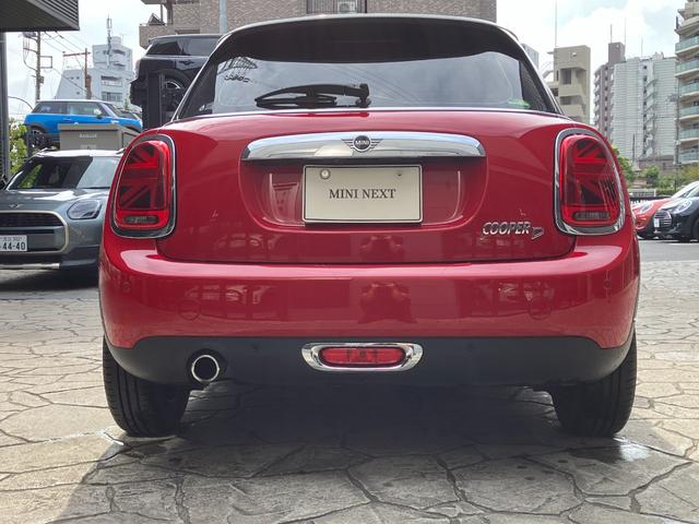 MINI クーパーD 5ドア 認定中古車 ワンオーナー タッチ式HDDナビ LEDヘッドライト バックカメラ ミュージックサーバー機能 ブルートゥース接続 SOSコール シートヒーター ボンネットストライプ 15インチAW(26枚目)