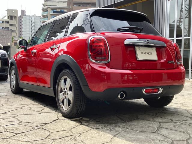 MINI クーパーD 5ドア 認定中古車 ワンオーナー タッチ式HDDナビ LEDヘッドライト バックカメラ ミュージックサーバー機能 ブルートゥース接続 SOSコール シートヒーター ボンネットストライプ 15インチAW(27枚目)