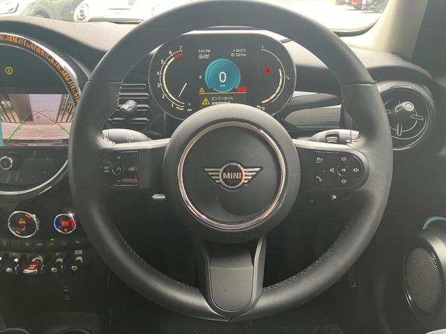 ＭＩＮＩ クーパーＳ　エッセンシャル・トリム　５ドア　認定中古車　ワンオーナー　アップルカープレイ（ワイヤレス充電付）　ヘッドアップディスプレイ　クロスレザーシート　シートヒーター　ブルートゥース接続　ＳＯＳコール　ＥＴＣ２．０　１７インチＡＷ（3枚目）